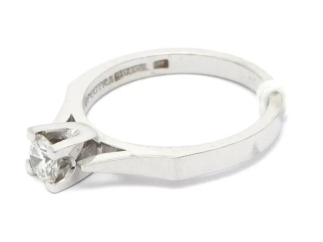 Ring vitguld med diamant 1xca0,32ct enl gravyr 18K 3,7g Ø16¾