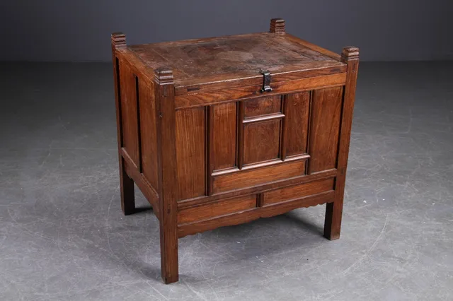 China. Coffer made in elmwood, 18th -19th century.