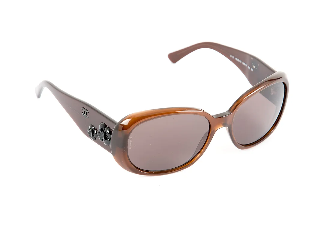 SOLGLASÖGON, CHANEL, 5113 c.538/73, 56 16, 130, bruna bågar, bruna glas, putspåse, etui, ytterkartong. — Accessoarer/Solglasögon — Kaplans