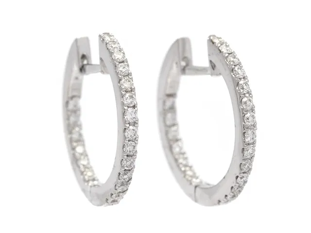 STRÖMDAHLS, örhängen, 18K vitguld, briljantslipade diamanter 0,50 ctv, ca W/VS, höjd 17 mm, vikt 3,6 g.