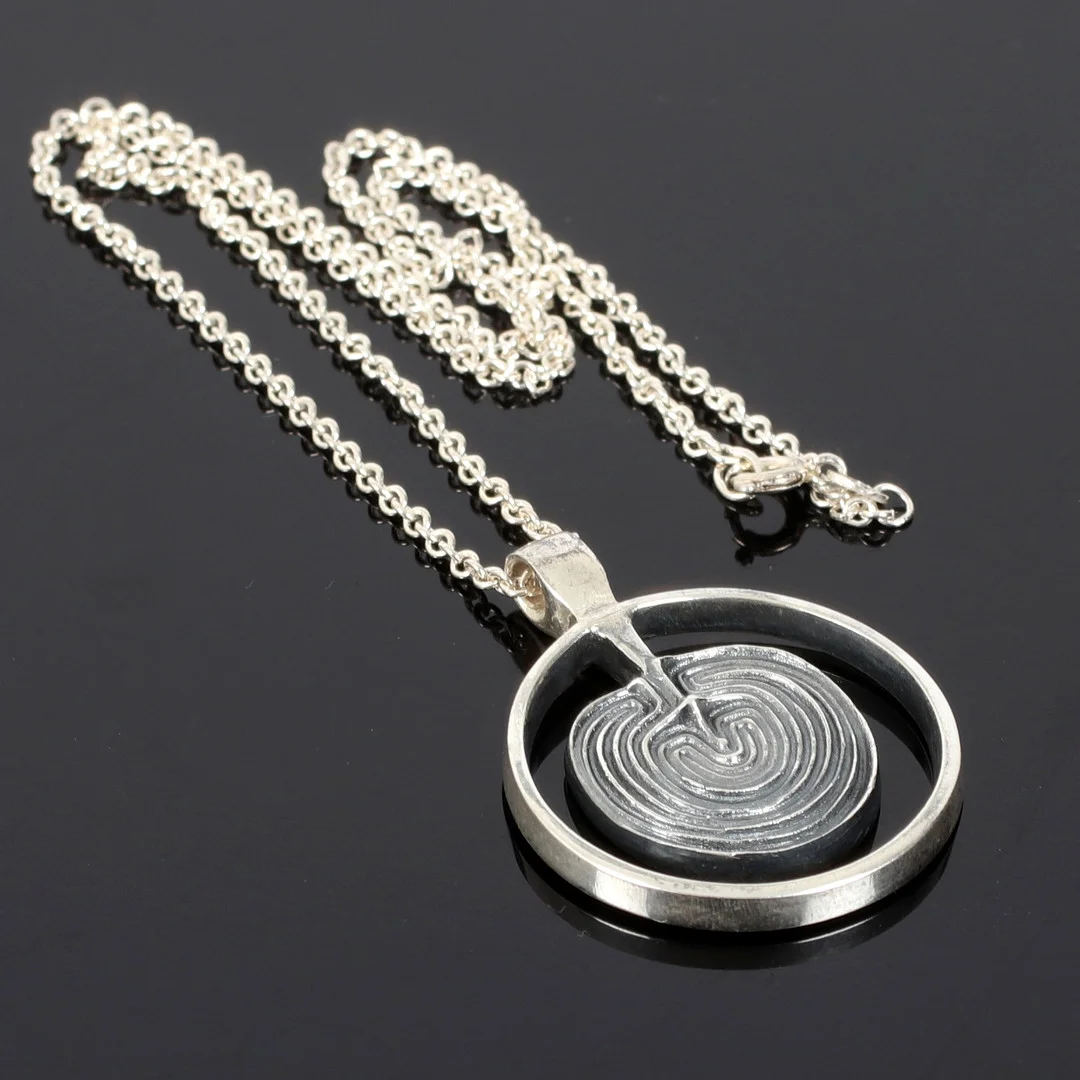 HÄNGE, "Trojaborg", silver, Debe-Form Smyckesmederna I-B Dahl, Malmö, 1969. — Necklace — Stadsauktion Sundsvall