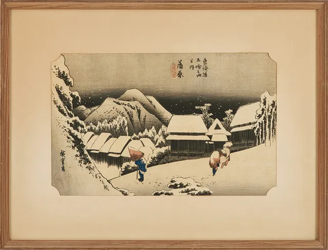 ANDO UTAGAWA HIROSHIGE (1797-1858). "Evening Snow at Kanbara" (蒲原宿, Kanbara yoru no yuki) ur Hoeidos upplaga av serien "The Fifty-Three Stations of the Tokaido" (Tokaido gojusan tsugi no uchi).