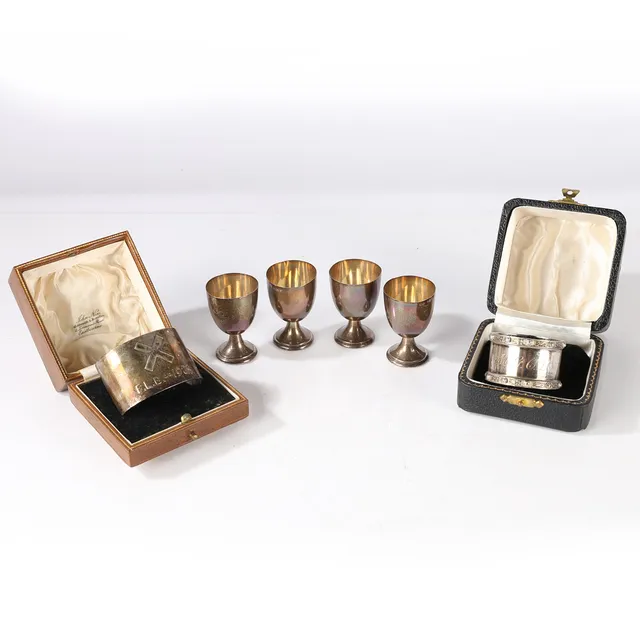SILVER, VARIOUS DATES AND MAKERS TO INCLUDE TWO SILVER NAPKIN RINGS, FOUR MINIATURE SILVER TOT CUPS (6).