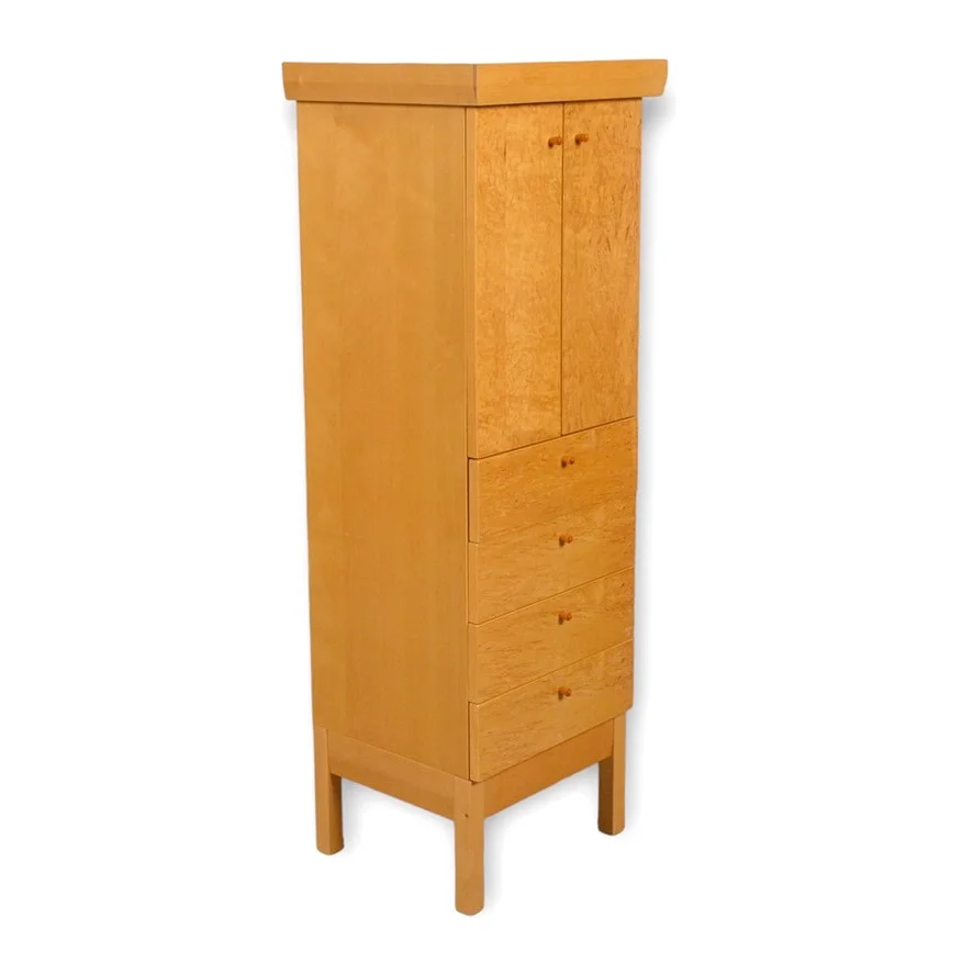 KARIN TYREFORS. Skåp, bok, björkfanér, Fröseke Form. 2000-tal. — Cupboards, Cabinets & Shelves — Halmstads Auktionskammare