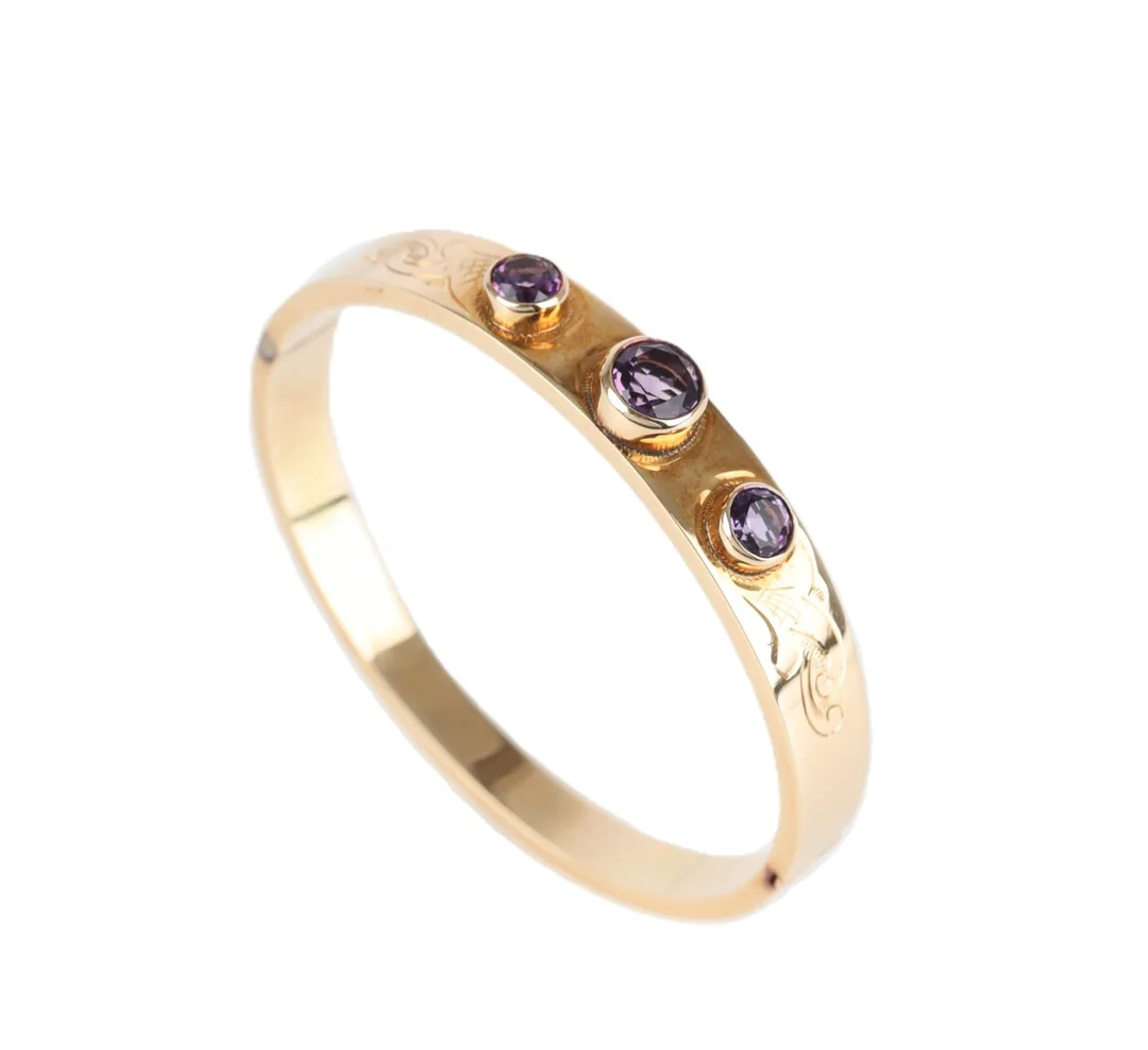Jørgen Larsen: An amethyst bangle of 14k gold. 1950s. — Jewellery/Bracelets — Lauritz