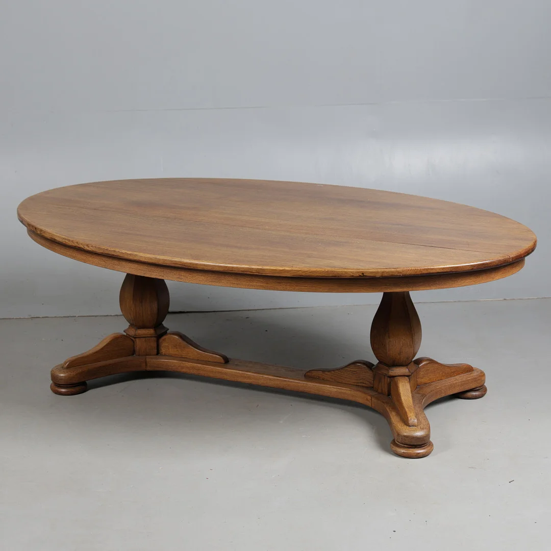 AN OAK OVAL COFFEE TABLE. — Coffee Tables — Bishop & Miller
