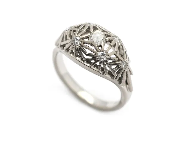 RING, 18K vitguld, briljant- o åttkantslipade diamanter ca 0,35 ctv, ca W/VS, stl 16,5 mm, vikt 6,2 g.
