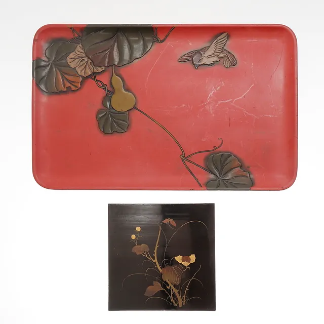 Japanese tray and box in lacquered and gilt wood, early 20th Century.