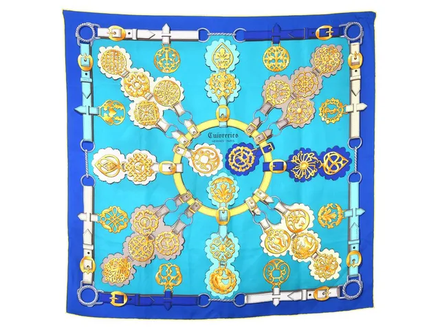HERMÈS, SCARF, Cuivreries, Françoise De La Perriere, 100% siden, 90x90 cm, multifärgad, blå, guld, vit, originalask. Very Good Condition.