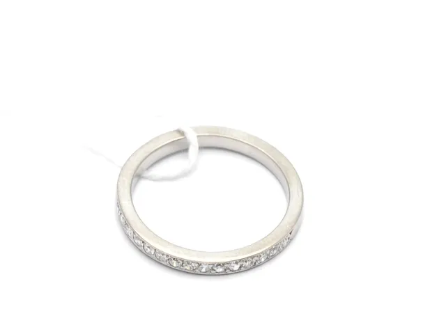 Ring vitguld 18K 2,7g Ø16¾ med åttkantslipade diamanter 15xca.0,01ct