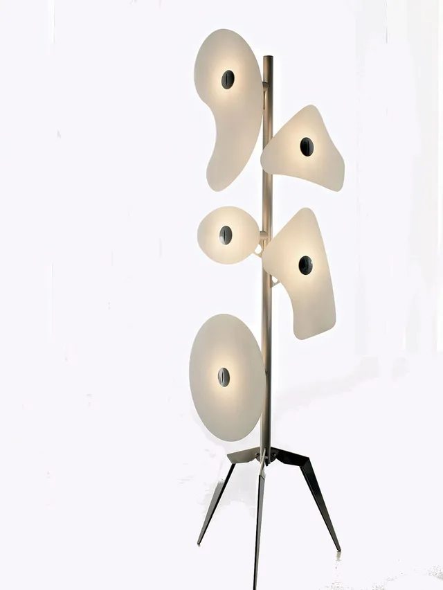 FERRUCCIO LAVIANI. GOLVLAMPA, "Orbital", för Foscarini, Italien, glasplattor monterade på ställning av lackerad metall, formgiven år 1992, 5 ljuspunkter.