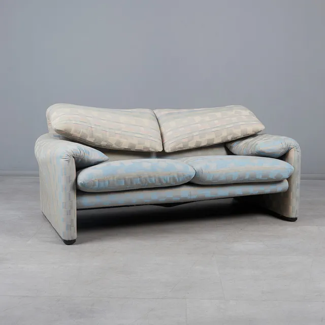 VICO MAGISTRETTI. Cassina. Zweisitzer / Couch, Modell 'Maralunga', Stahl, Textil, Entwurf 1973, Italien.