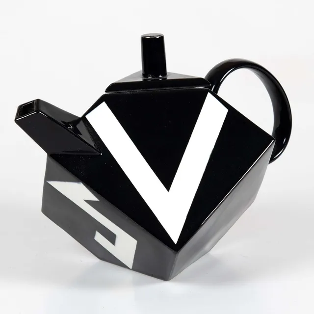 ROLF SINNEMARK. "Cube", tekanna, Rörstrand, porslin, 1980-tal, glaserad i svart och vitt, signerad Rörstrand Rolf Sinnemark.
