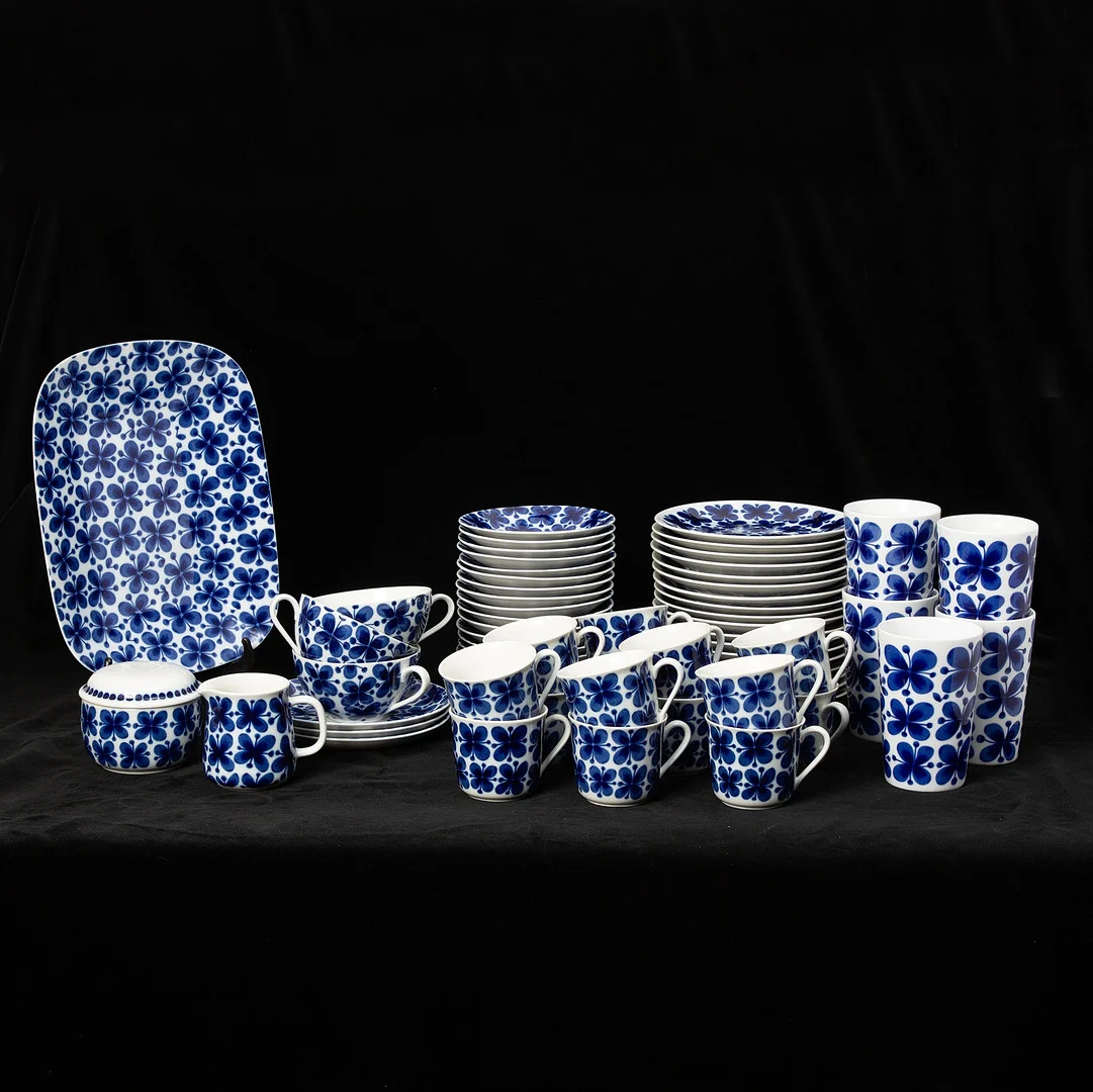 MARIANNE WESTMAN. "Mon Amie" kaffe- och teservis, 42 delar, porslin, Rörstrand. — Tableware — Stockholms Auktionsverk Göteborg