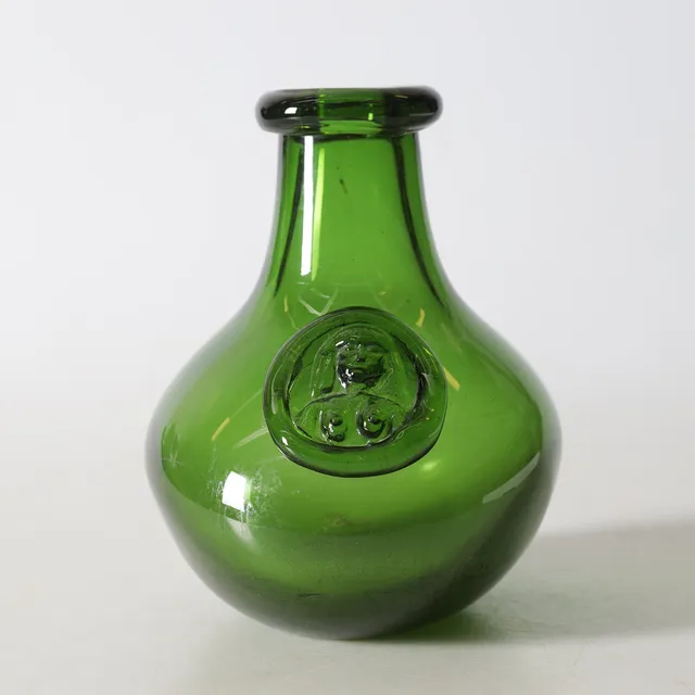 ERIK HÖGLUND. Vas/flaska, glas, signerad.