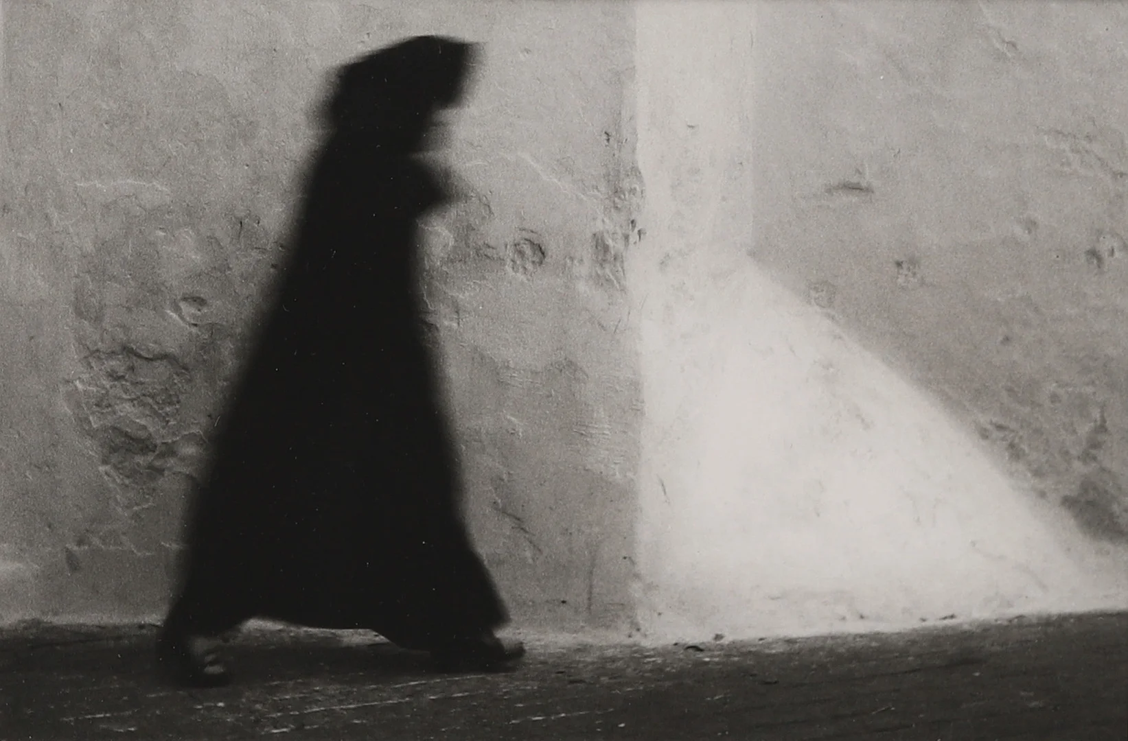 CHRISTER STRÖMHOLM. "Tanger", silvergelatinfotografi, a tergo signerat och daterad 1982. — Photography — Crafoord Auktioner Malmö