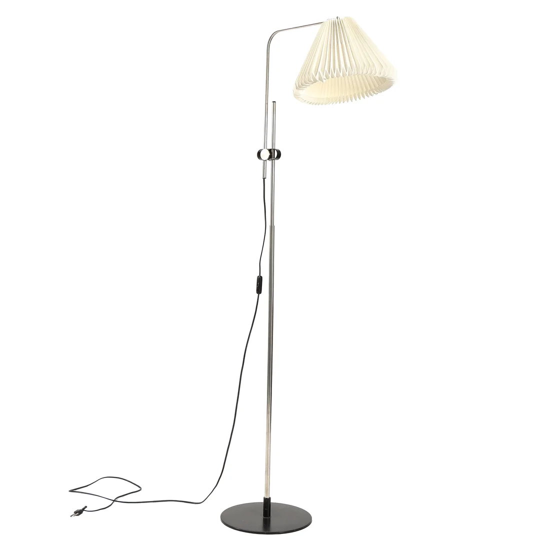 Michael Bang for Le Klint. Floor lamp, model 321 — Lamps and lighting/Floor lights — Lauritz