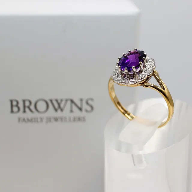 AMETHYST & DIAMOND RING.