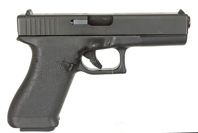 PISTOL, fabrikat Glock, modell 17, kaliber 9x19, tillv.nr AN025.