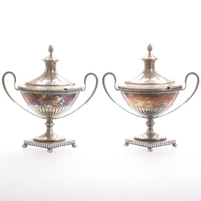 SOCKERSKÅLAR, ett par, nysilver, gustaviansk stil, 1900-talets första hälft.