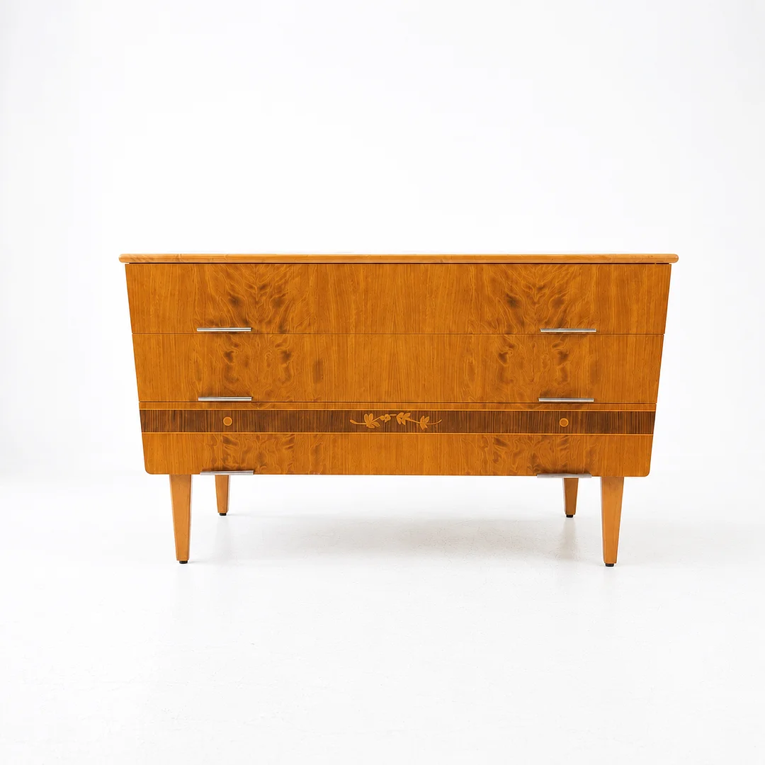 BYRÅ, Swedish Modern, 1940-tal. — Chests of drawers — Hälsinglands Auktionsverk