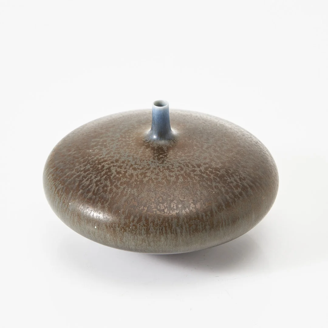 BERNDT FRIBERG. (Sverige, 1899–1981). Vas, stengods, signerad, 1961, Gustavsbergs Studio. — European — Stockholms Auktionsverk Magasin 5