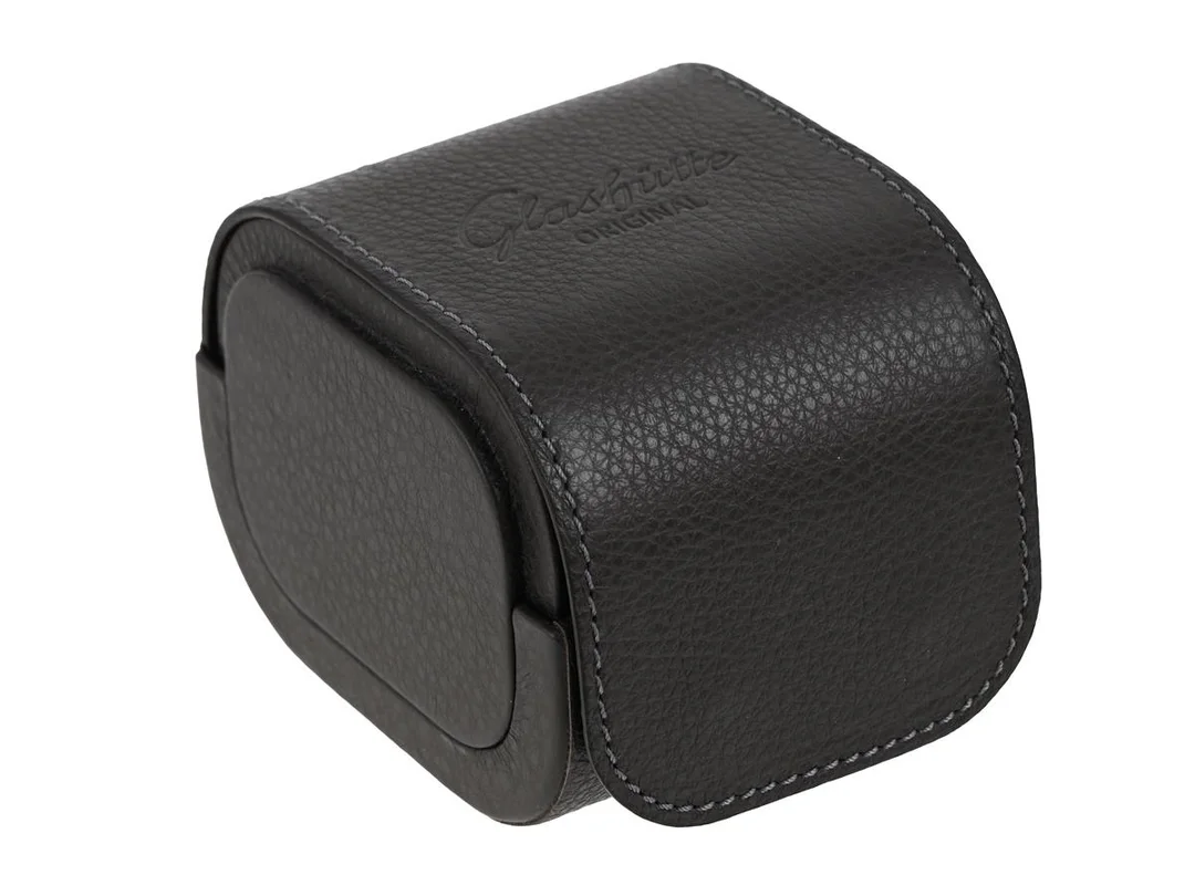 SERVICEETUI, till Glashütte Original armbandsur, brunt, 72 x 95 x 72 mm, ca 2010. — Klocktillbehör/Glashütte — Kaplans