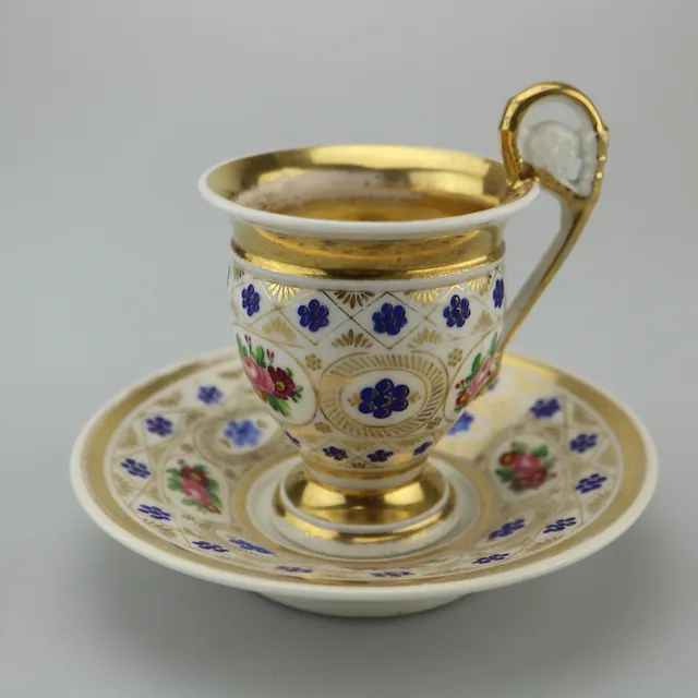 HANDBEMALTE PORZELLAN TASSE.