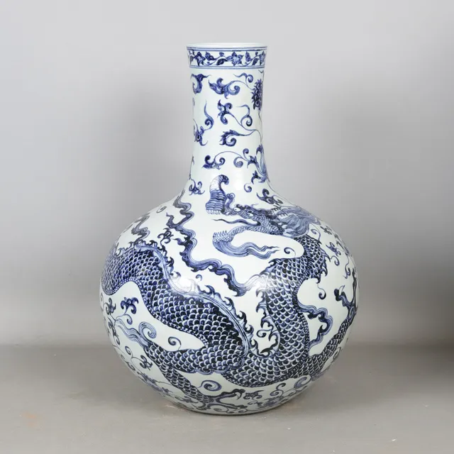 A LARGE CHINESE YONGZHENG STYLE BLUE & WHITE DRAGON VASE.