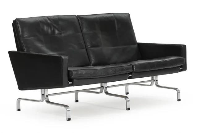 “PK 31/2”. Freestanding two seater sofa with chromed steel frame. Sides, back and loose cushions upholstered with black leather. Designed 1958. Manufactured and marked by Fritz Hansen, 1987. L. 137 cm.