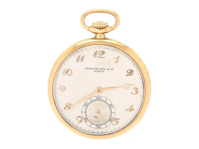 PATEK PHILIPPE & Co, Genève, fickur, 44,5 mm, Serie nr. 199485, Boett nr. 417420, 18K guld, ankargång, renoverad/skadad urtavla, vargtänder, bucklor, ca 1916, etui.