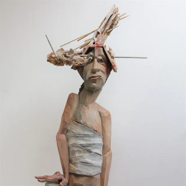SURREALISTISCHE HOLZ SKULPTUR B 704.