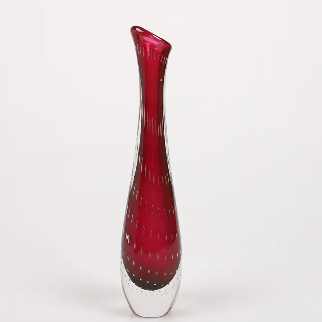 VICKE LINDSTRAND. Vas, konstglas, Kosta.