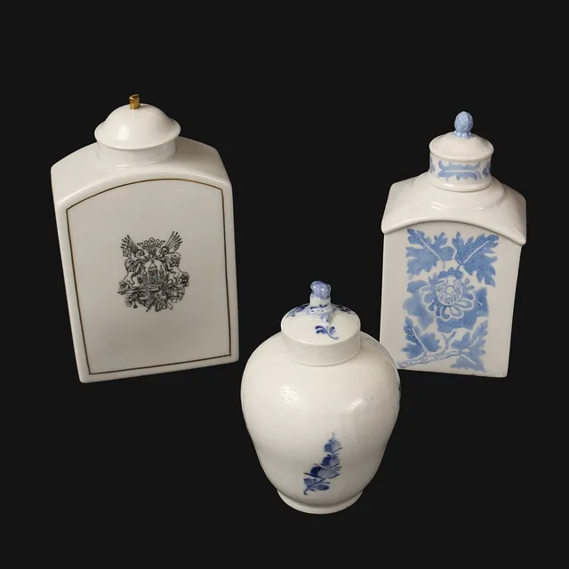 DOSOR MED LOCK, Porslin, Blå Blomster Royal Copenhagen Danmark, Meissen samt Bing&Gröndahl, 3 stycken.