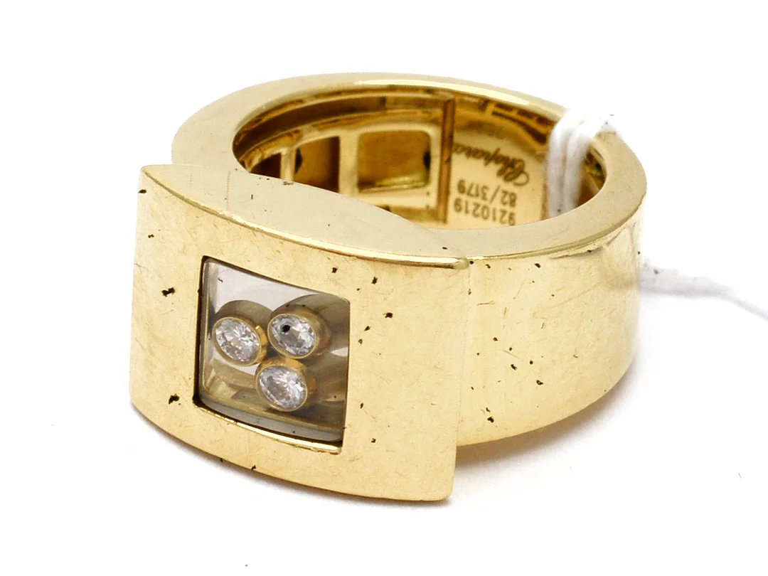 Ring 18K 18,7g Ø16¼, med diamanter 3xca0,04ct, repig, design Chopard, modell Happy Diamands 82/3179, snr:9210219, i nött originalask och repig ytterask — Smycken/Ring — Kaplans