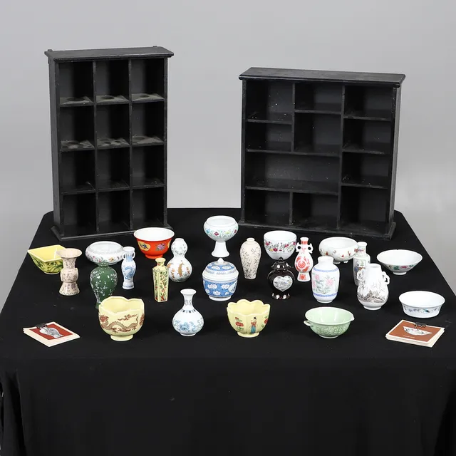 FRANKLIN MINT. A COLLECTION OF TWELVE COLLECTOR'S VASES IN THE ORIENTAL STYLE.