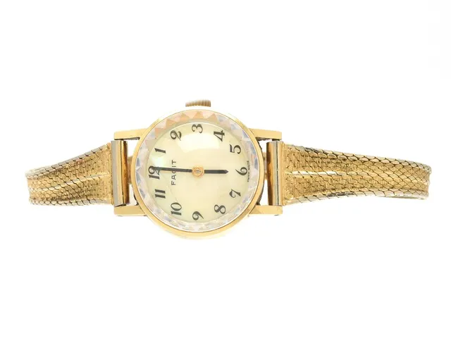 Facit armbandsur 18K brv 21,5g manuell Ø20mm skadad urtavla, bucklig baksida, armband doublé