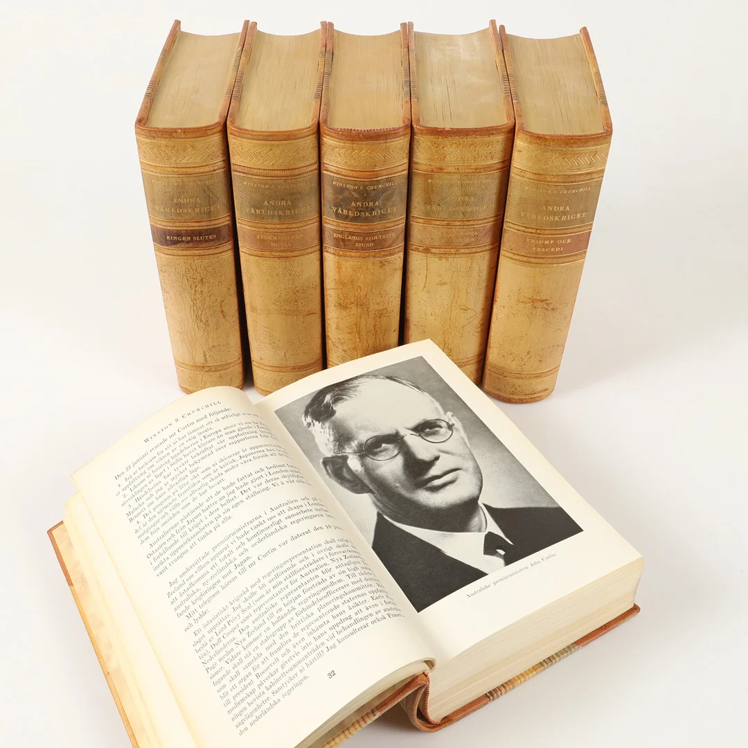 WINSTON S. CHURCHILL. 6 halvfranska band, "Andra Världskriget", Skoglunds Bokförlag Stockholm. — Books — Helsingborgs Auktionskammare