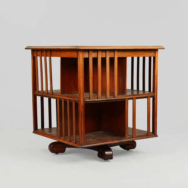 Art Deco. Drejereol / bogreol 'karrusel' af mahogni. 1900-tallets 1. halvdel.