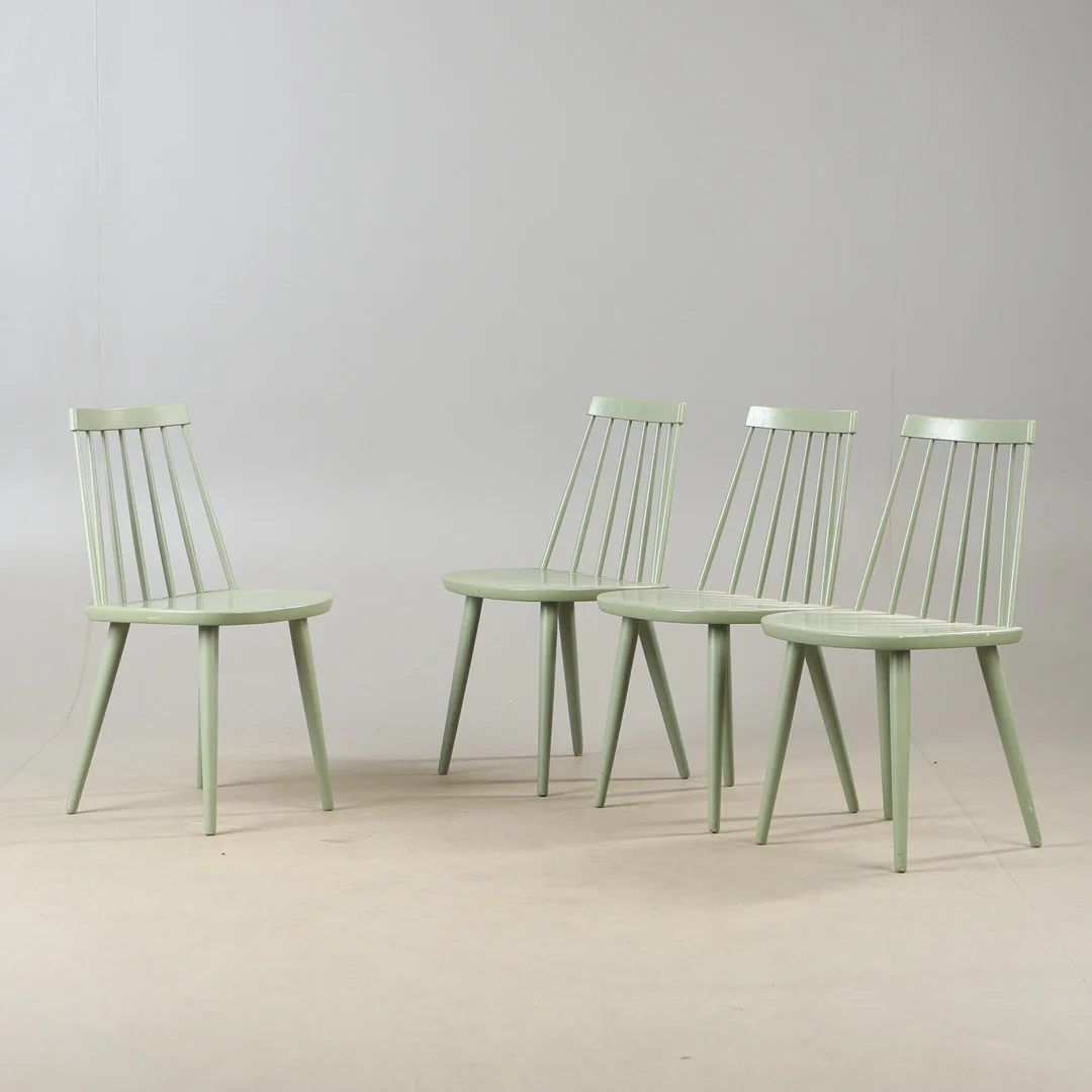 YNGVE EKSTRÖM. Stolar, 4 stycken, "Pinnochio", grönmålade, 1900-talets mitt. — Armchairs & Chairs — Helsingborgs Auktionskammare
