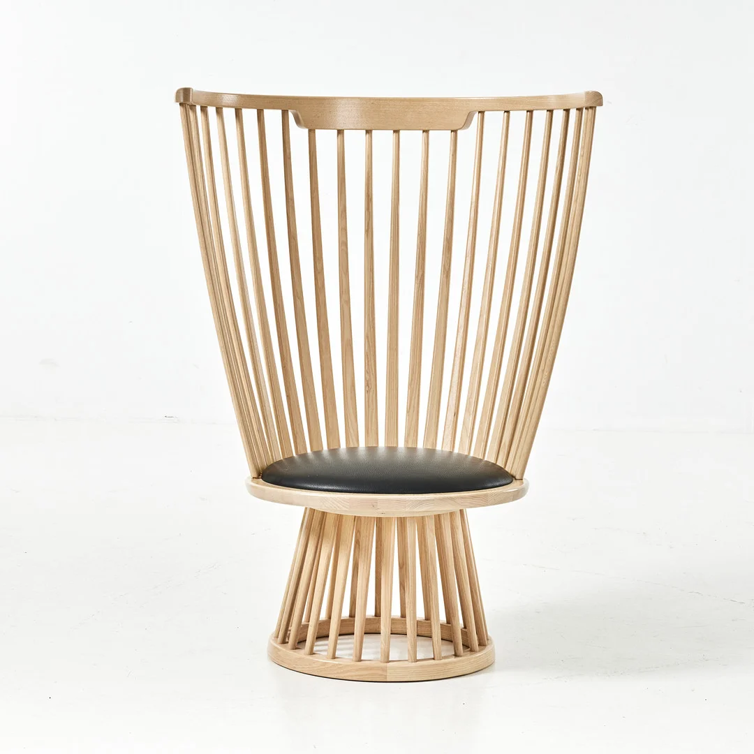 TOM DIXON. Fan lounge chair, ask och läder, välvd form. — Armchairs & Chairs — Stockholms Auktionsverk Magasin 5