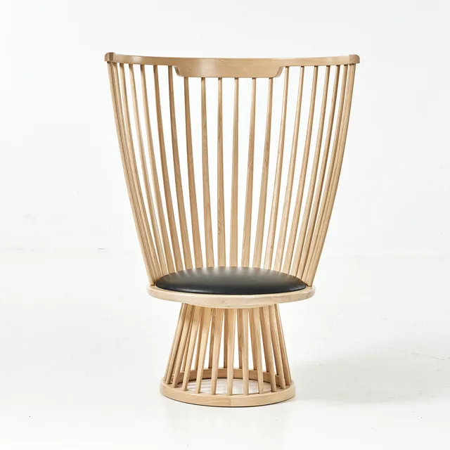 TOM DIXON. Fan lounge chair, ask och läder, välvd form.