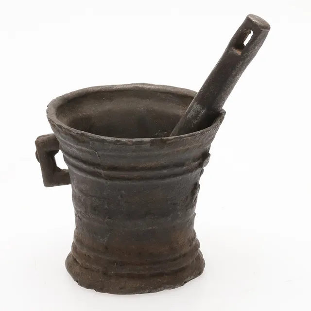 MORTEL med STÖT. Gjutjärn 1600-tal.