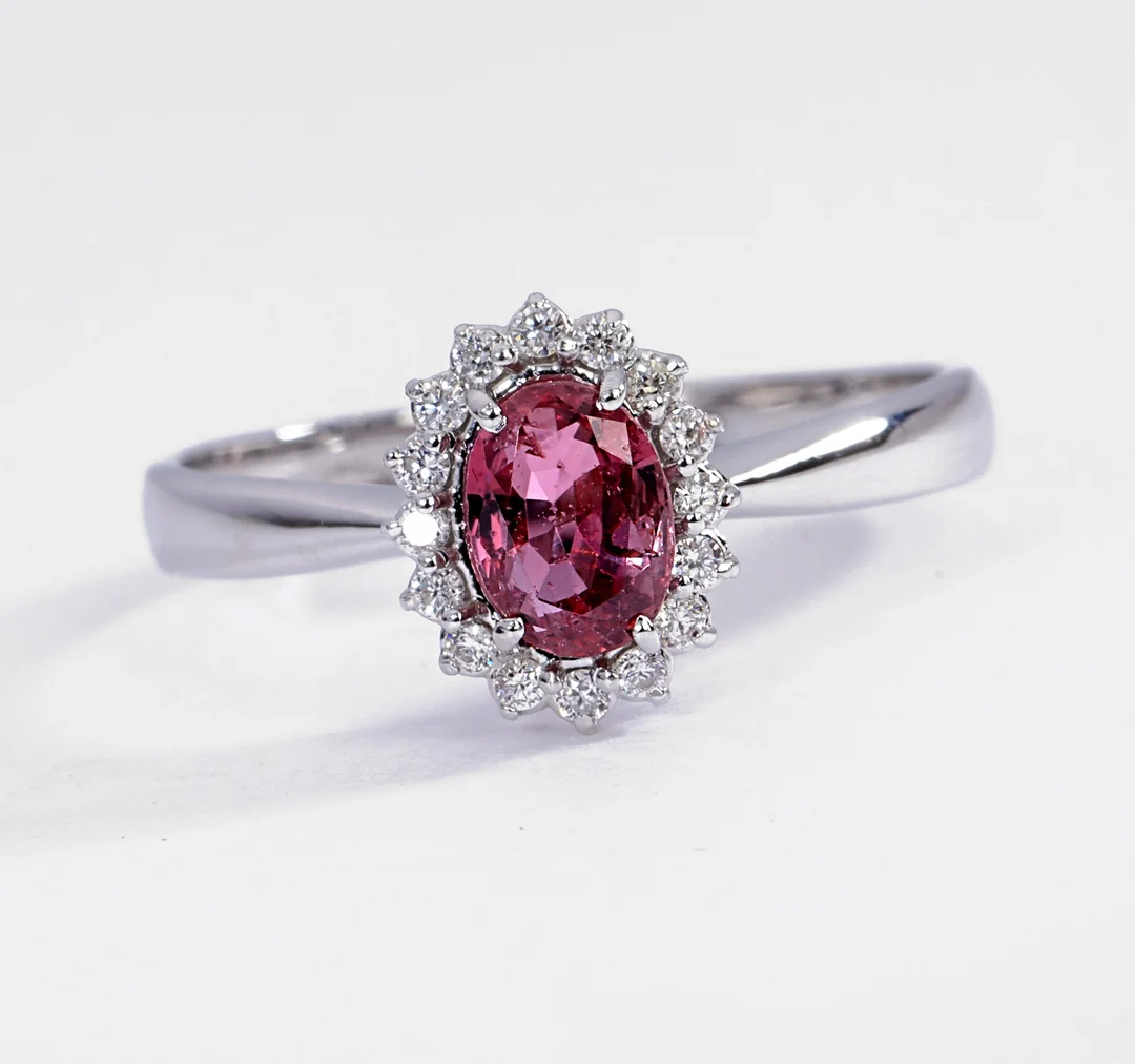Ruby and diamond rosette ring in 18 kt. white gold — Jewellery/Rings — Lauritz