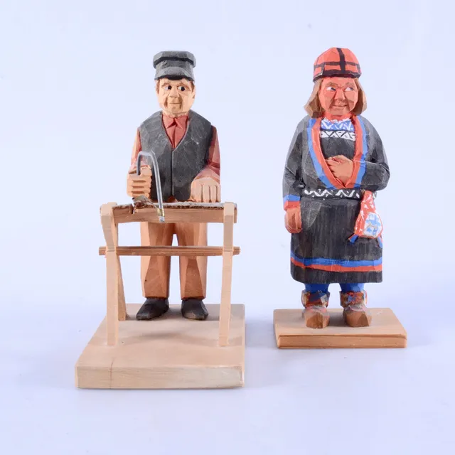 TRÄFIGURER, 2-stycken, snidat och bemålat trä.