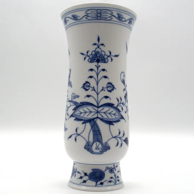 MEISSEN. PORZELLAN VASE ZWIEBELMUSTER, , 1. WAHL, 20. JAHRHUNDERT, CA. 20,5 CM.
