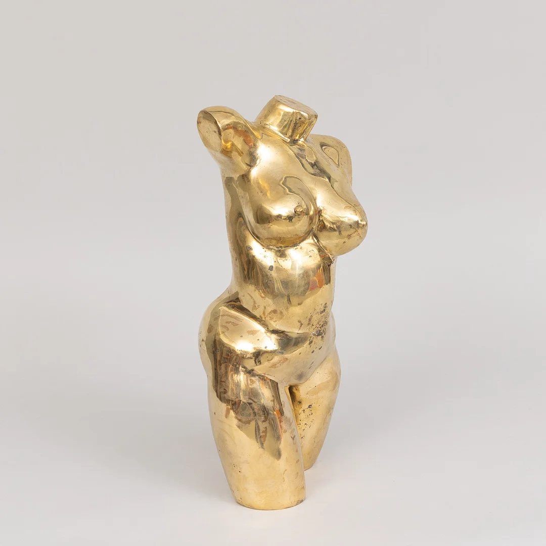 ART PEOPLE GALLERY, SWEDEN. "Garbo", guldpatinerad brons, stämplad APG. — Sculptures & Bronzes — Garpenhus Auktioner