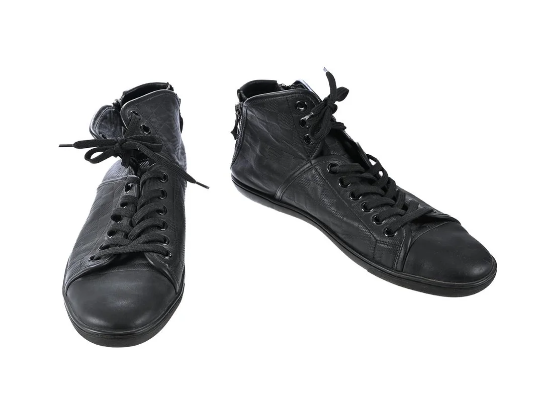 SKOR, LOUIS VUITTON, Damier Infini Sneakers, svart Infini läder, skosnören, stl 42, märkt MR MS 0152 7½. — Kläder/Skor — Kaplans