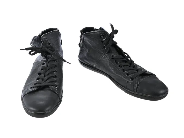 SKOR, LOUIS VUITTON, Damier Infini Sneakers, svart Infini läder, skosnören, stl 42, märkt MR MS 0152 7½.