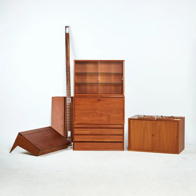 POUL CADOVIUS. HYLLSYSTEM, "Cado", 13 dlr, teak, 1950-tal, Danmark, tre sektioner, vitrin, smink/skrivbord, hurts, barskåp, skåp med arkivinredning, 2 hyllplan, 6 gavlar.